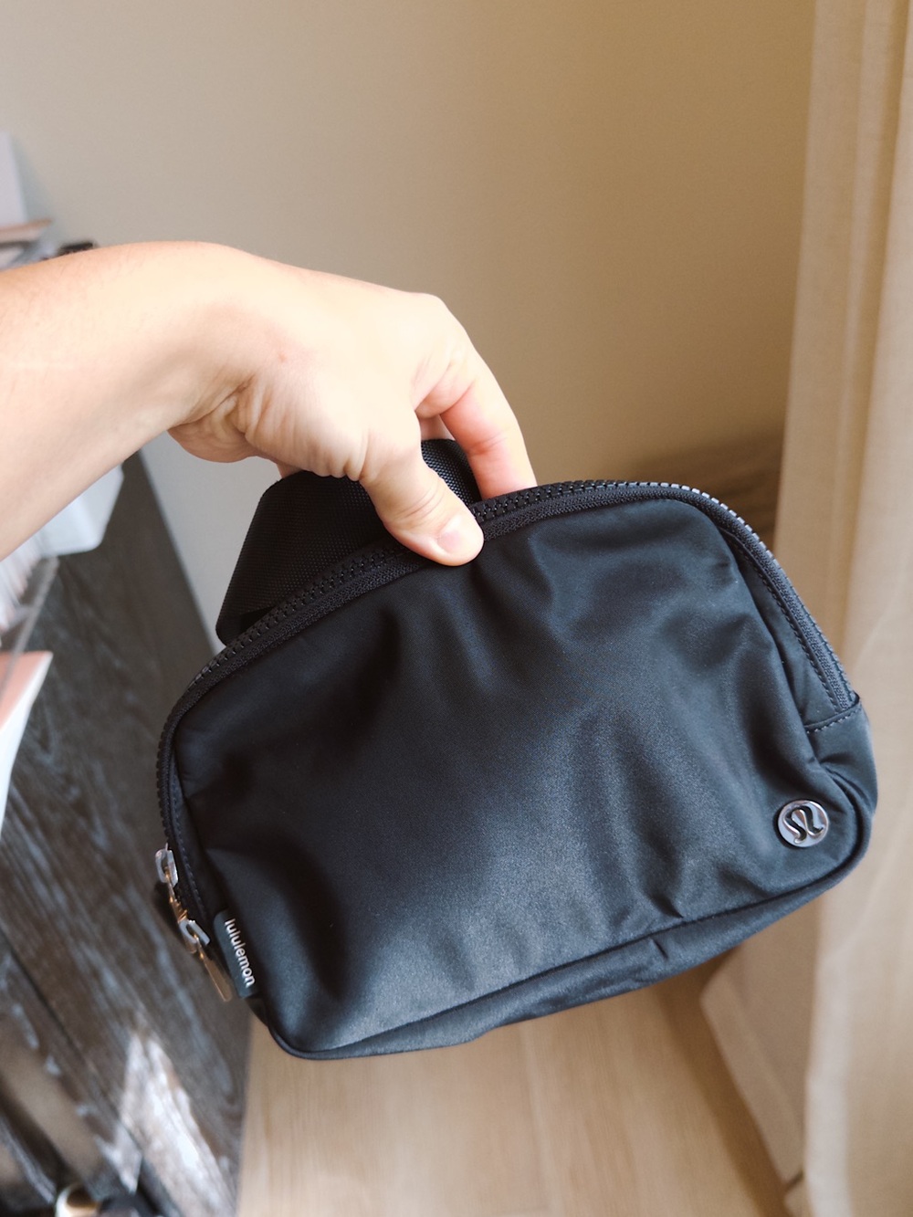 lululemon athletica Black Men's Sling Belt Bag - Picture 2 of 3
